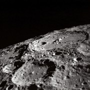 De nombreux cratères lunaires